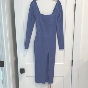 Elegant Blue Long-Sleeve Dress